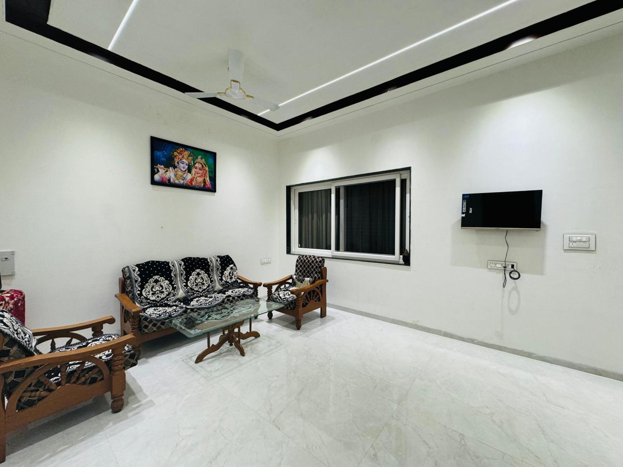 Krishna Homestay *